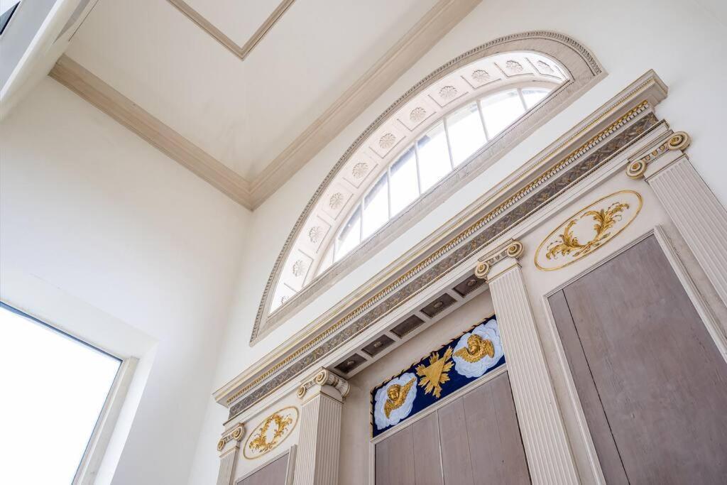 Stunning 2 Bedroom Apartment In Converted Chapel บาธ ภายนอก รูปภาพ