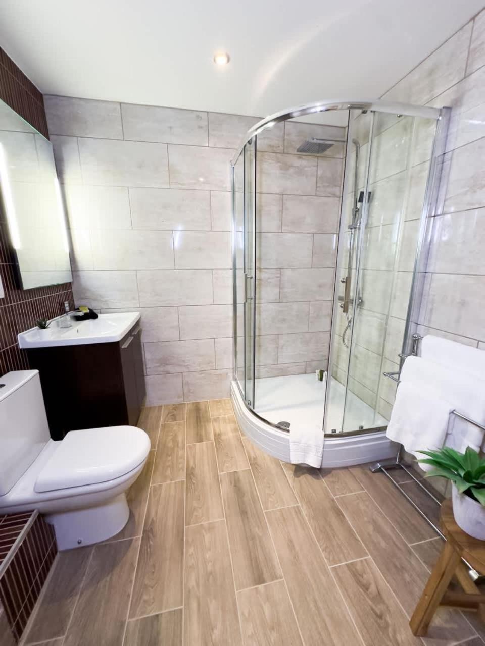 Stunning 2 Bedroom Apartment In Converted Chapel บาธ ภายนอก รูปภาพ